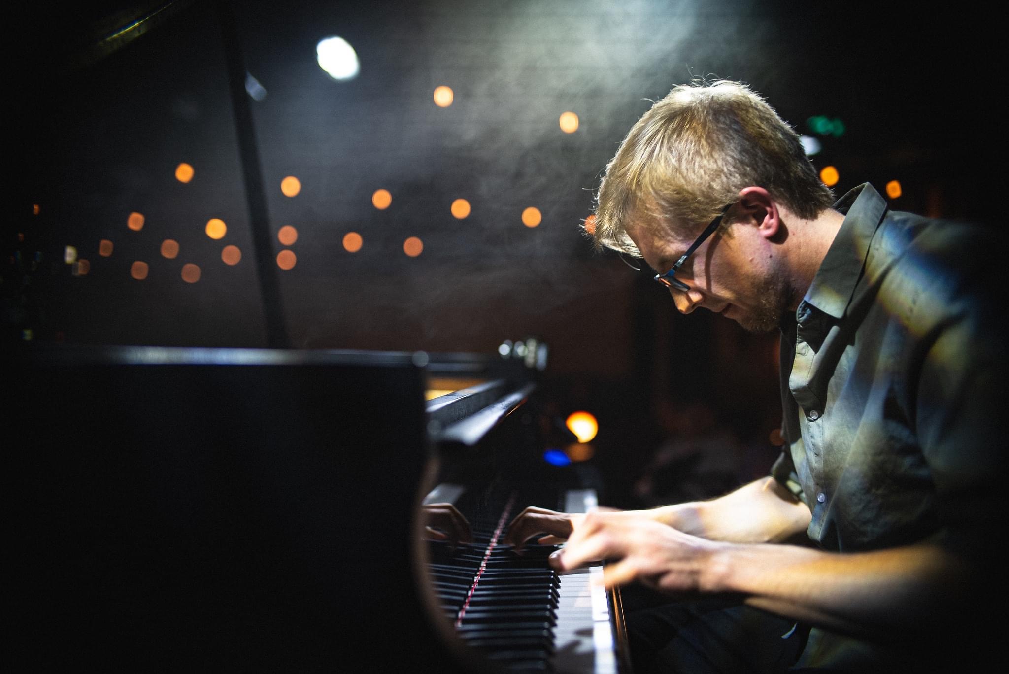 SDK: MICHAŁ CIESIELSKI – Piano Stories, recital fortepianowy w ramach XII Festiwalu Jazz&Literatura 2026